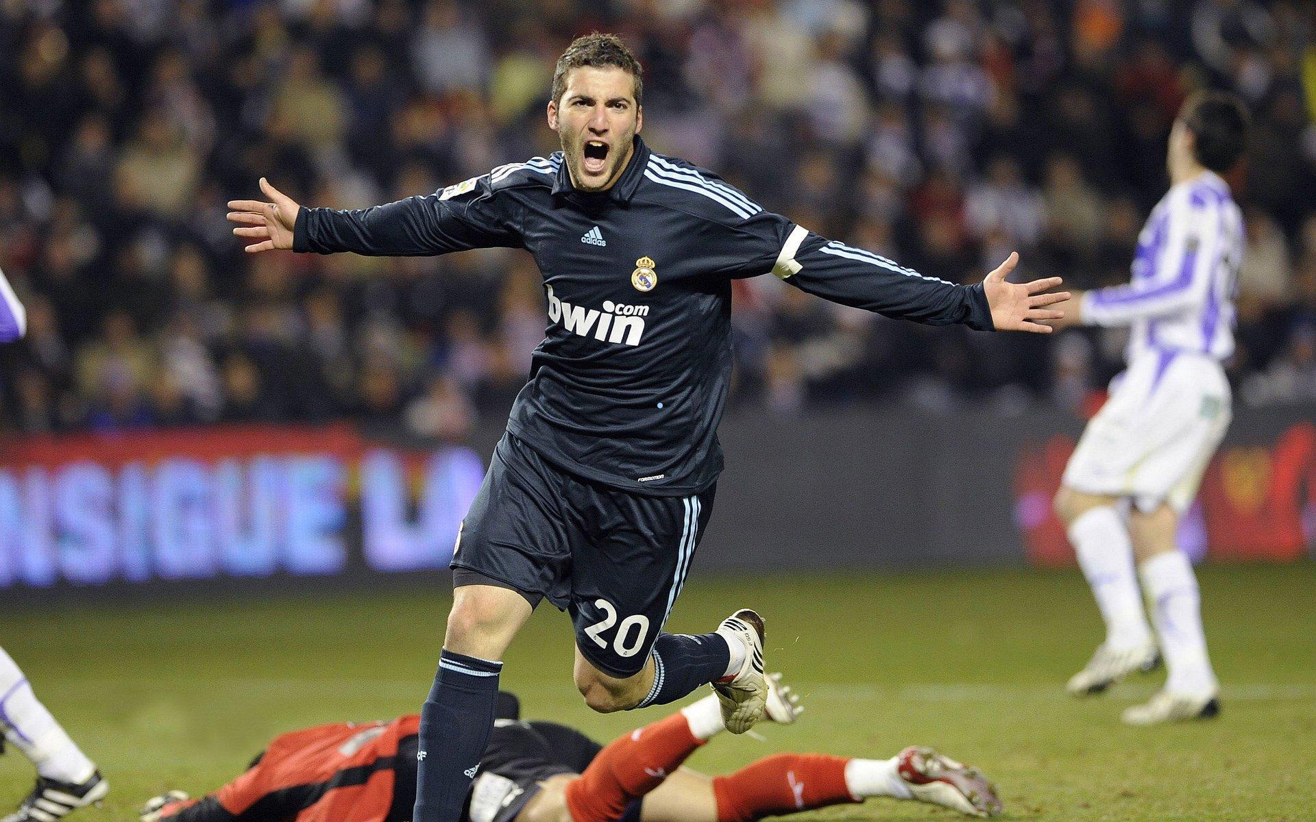 巴黎人报独家，巴黎圣日耳曼锁定本菲卡双星阿尼西奥与拉斐尔-金塔斯